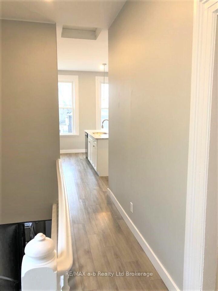 Property Photo:  44 Stanley Street 2  ON N6C 1B1 