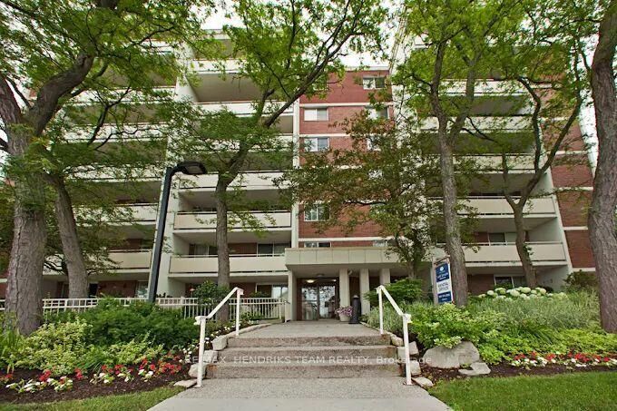 Property Photo: 4982 Chrysler Avenue 302 ON L2E 7B4
