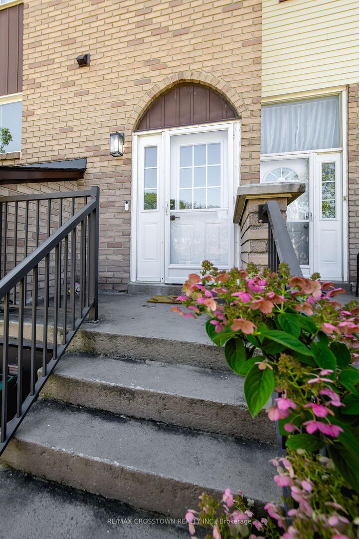 Property Photo:  52 Adelaide Street 32  ON L4N 3T5 