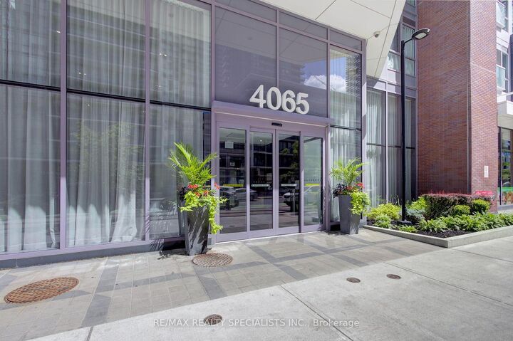 Property Photo:  4065 Confederation Parkway 1611  ON L5B 0L4 