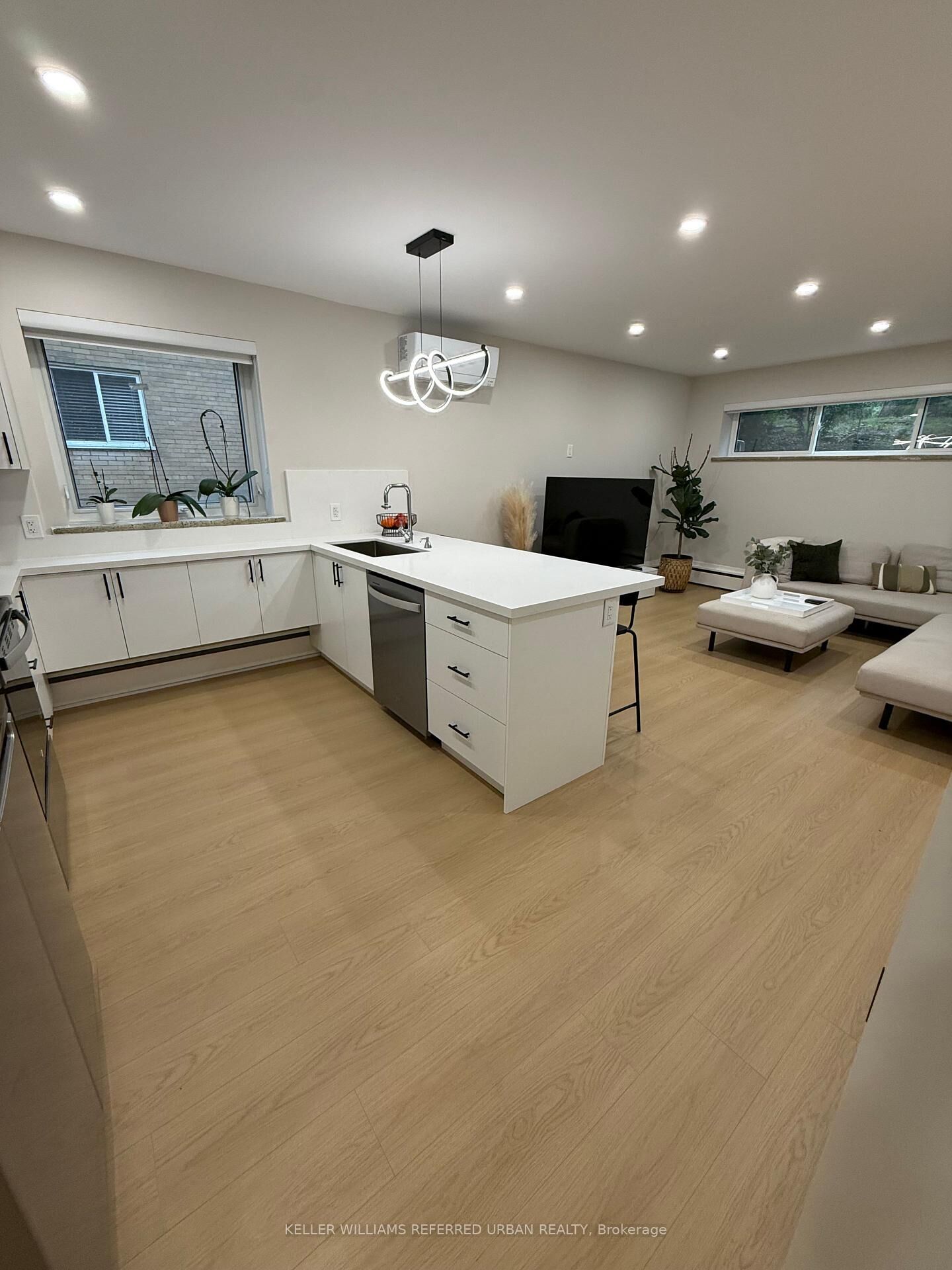 Property Photo:  27 Cannon Road 6  ON M8Y 1R8 