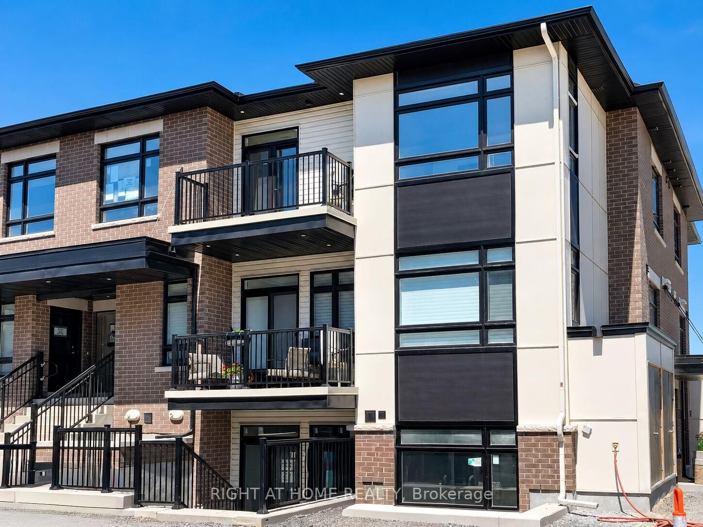 Property Photo:  300 Tulum Crescent L  ON K2S 2Y4 