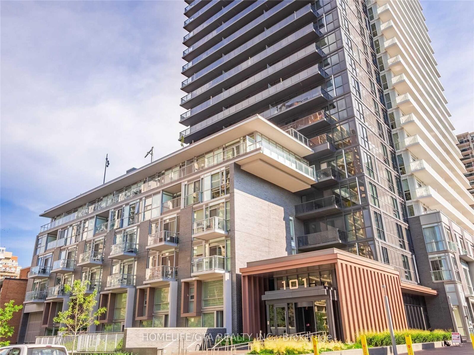 Property Photo: 101 Erskine Avenue 2005 ON M4P 0C5