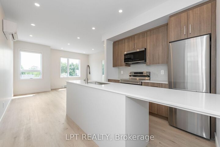 Property Photo:  249 Columbus Avenue 7  ON K1K 1P5 