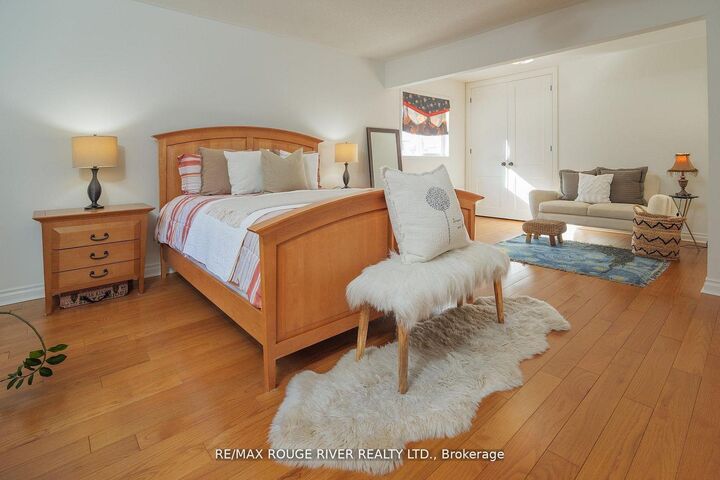 433 Woodsmere Crescent — photo 1