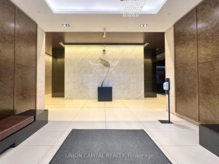 Property Photo:  386 Yonge Street 4903  ON M5B 0A5 