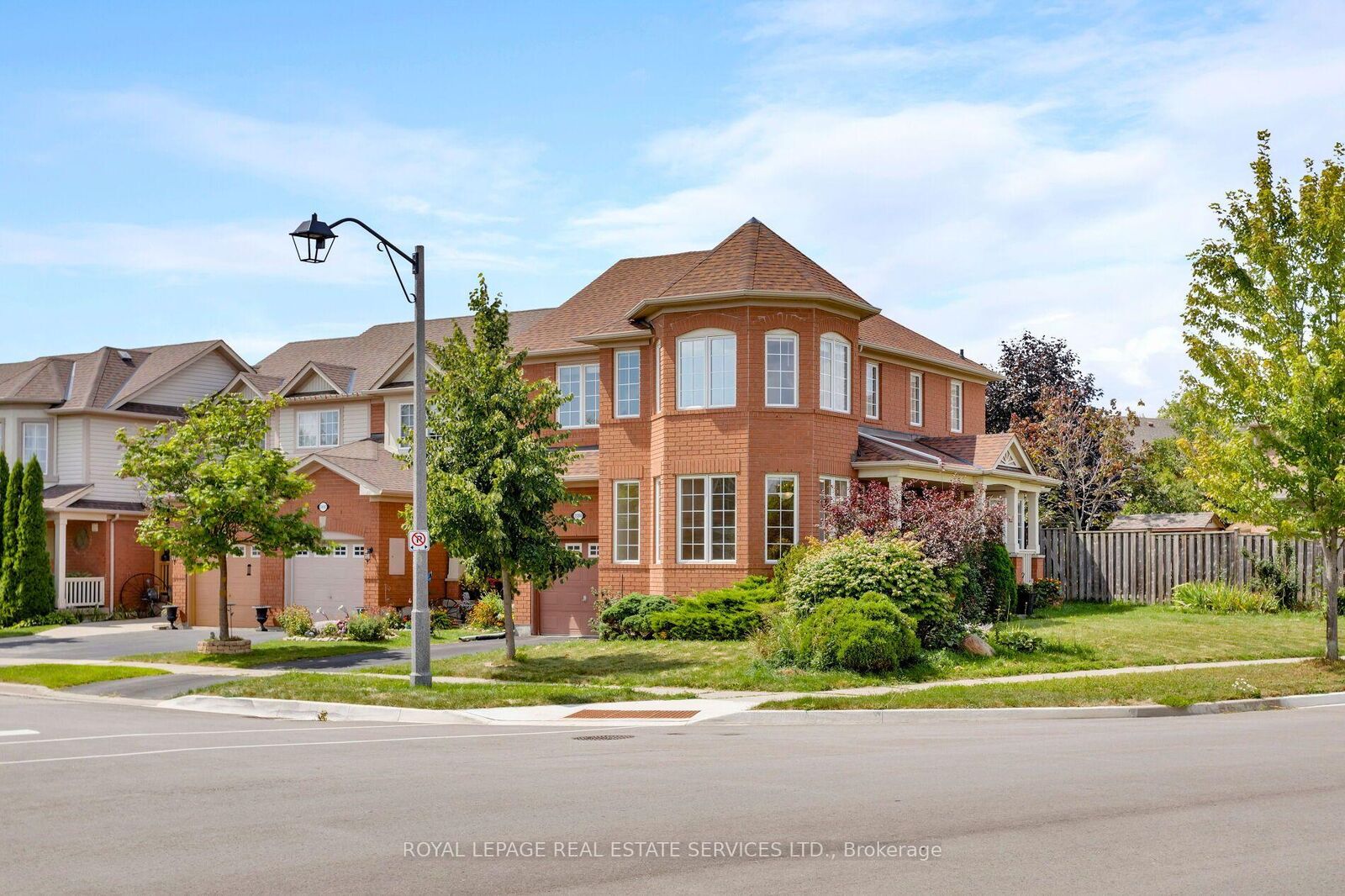 Property Photo:  2204 Grand Oak Trail  ON L6M 4S6 