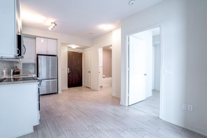 Property Photo: 38 Annie Craig Drive 609 ON M8V 0G9
