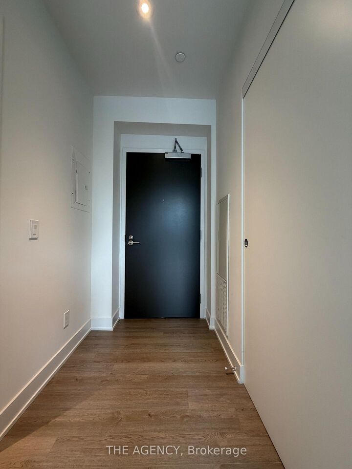 Property Photo:  8 Cumberland Street 703  ON M4W 0B6 