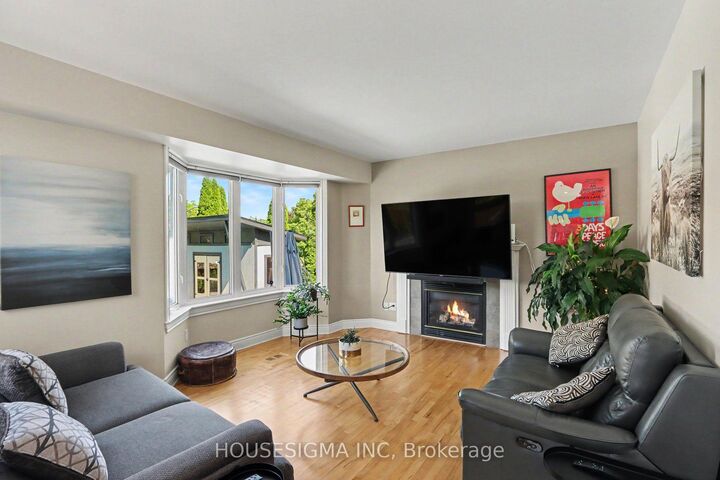 Property Photo: 101 Kittiwake Drive ON K2S 1Z8