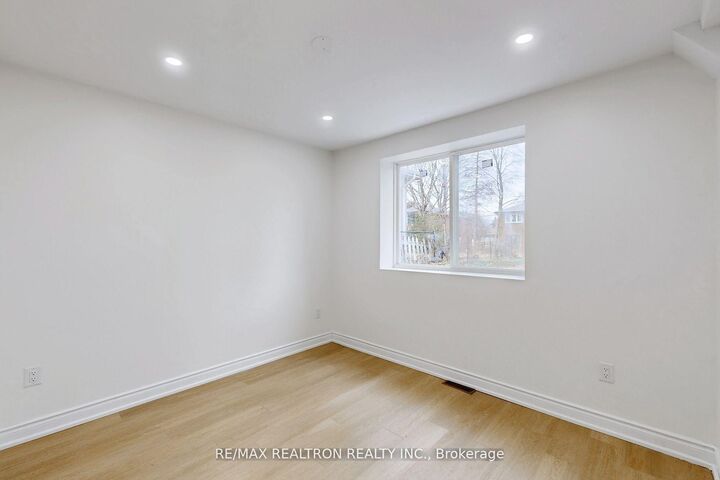 Property Photo:  6 Deering Crescent  ON M2M 2A3 