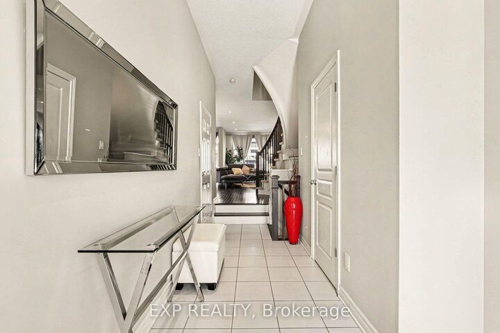Property Photo:  253 Shinleaf Crescent  ON K1W 0J2 