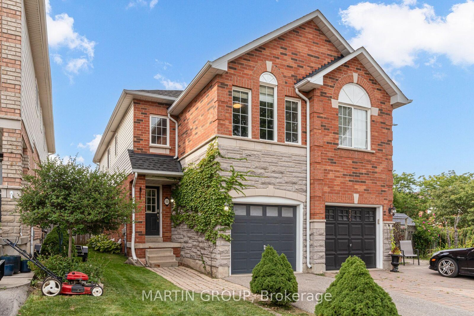 Property Photo:  33 Slater Court  ON L8B 0K8 