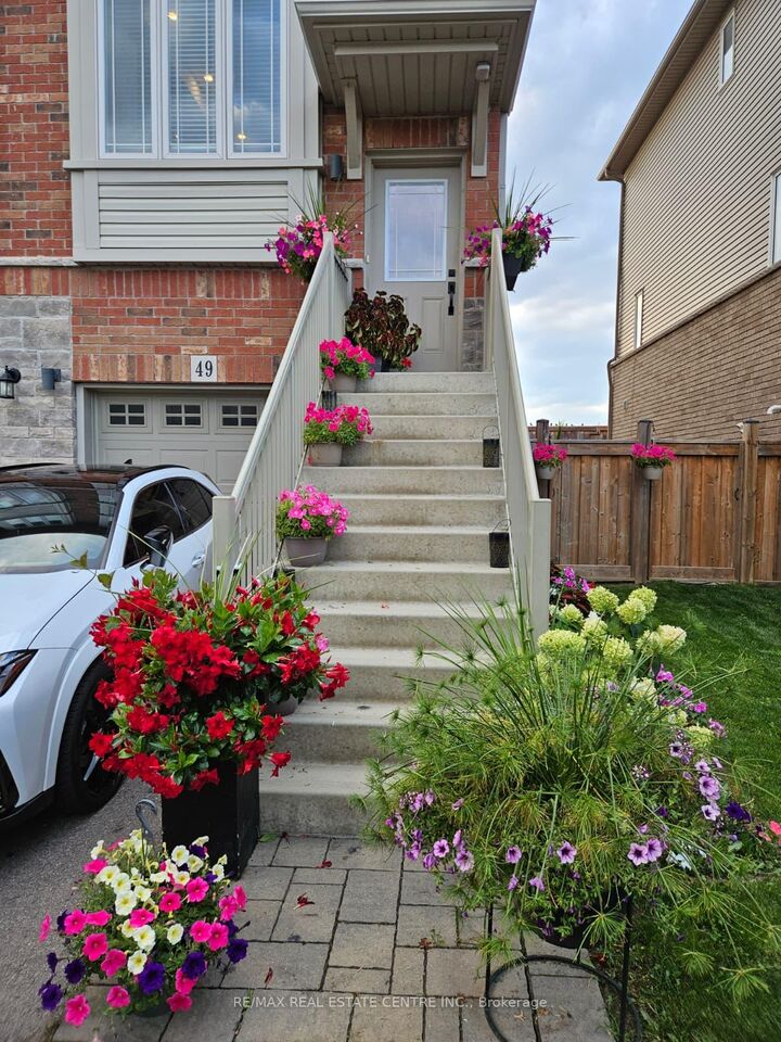 Property Photo:  49 Edenrock Drive  ON L8E 0G6 