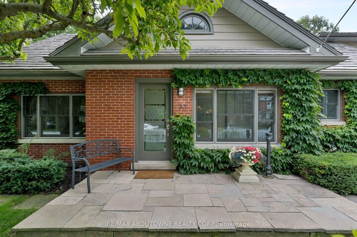 Property Photo: 23 Alice Street E ON N0H 2P0