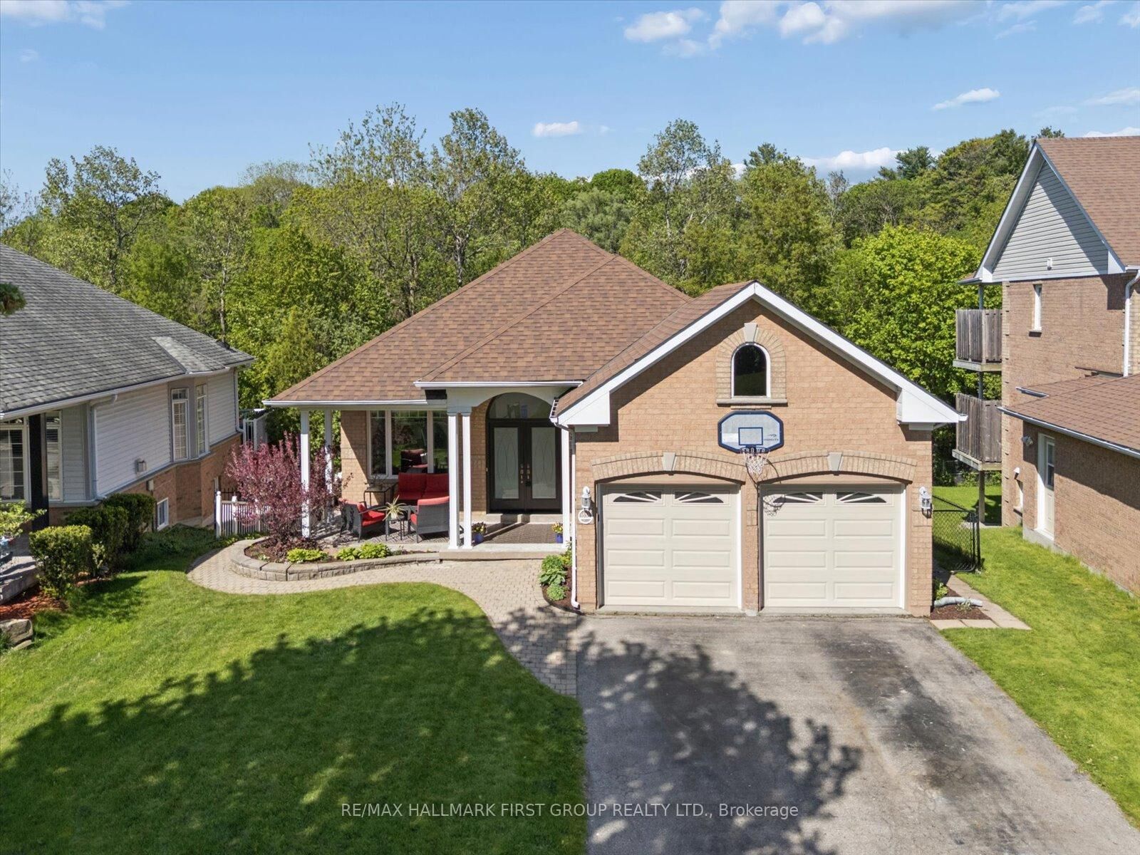 Property Photo: 1028 Highbrooke Court ON L1K 2K6