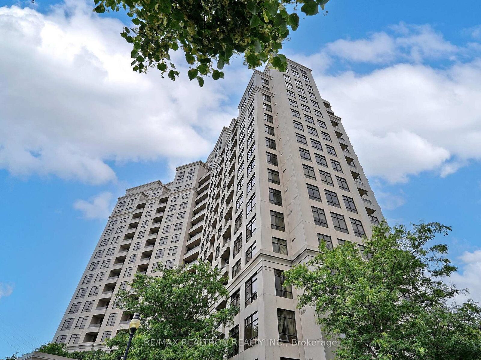 Property Photo: 9225 Jane Street 401 ON L6A 0J7