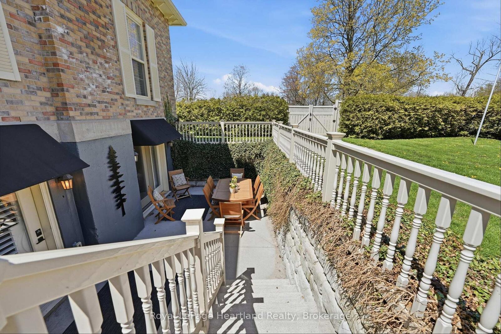 Property Photo:  5 Cobourg Street 100  ON N7A 2J1 