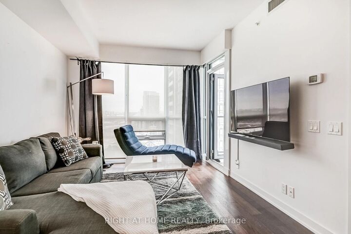 Property Photo: 2212 Lake Shore Boulevard W 2710 ON M8V 0C2