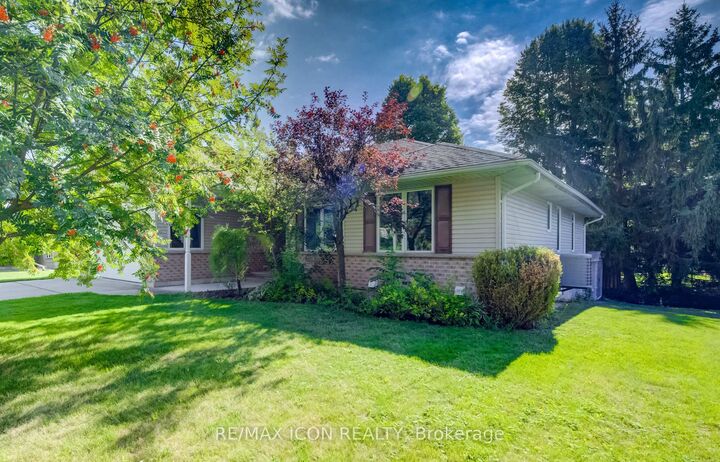 Property Photo:  910 Walton Avenue N  ON N4W 3R9 