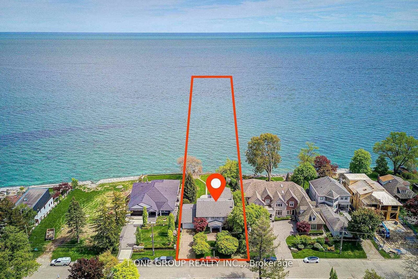Property Photo: 120 Cumberland Drive ON L5G 3M8