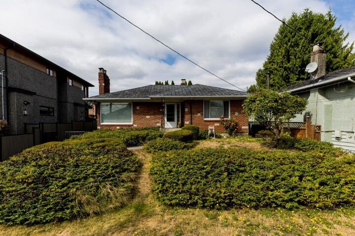 Property Photo: 911 Sperling Avenue BC V5B 4H7