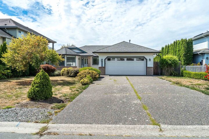 6055 170A Street — photo 1