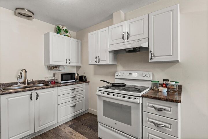 Property Photo:  7435 Shaw Avenue 109  BC V2R 3C1 
