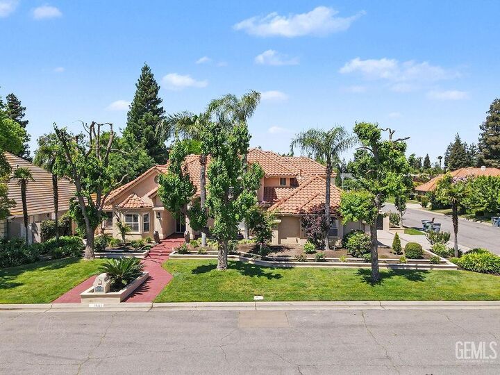 Property Photo:  10111 N Spanish Bay Drive  CA 93720 