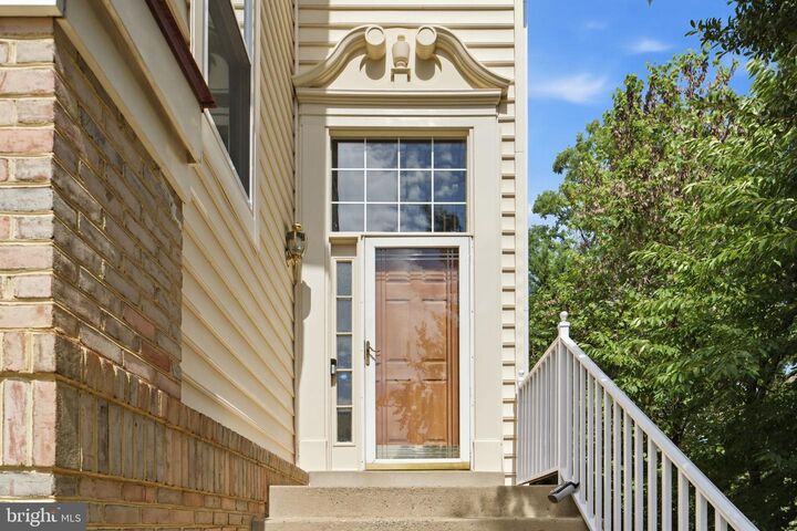 Property Photo:  20628 Glenmere Square  VA 20165 