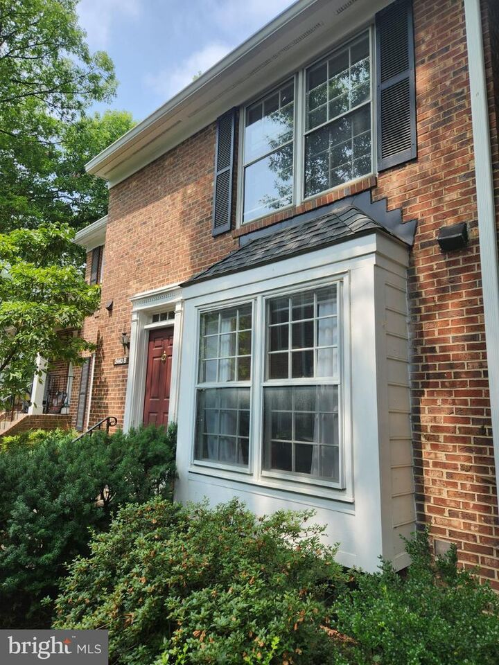 Property Photo:  2440 S Walter Reed Drive B  VA 22206 