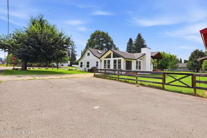 Property Photo:  1963 E Hanley Ave  ID 83815 