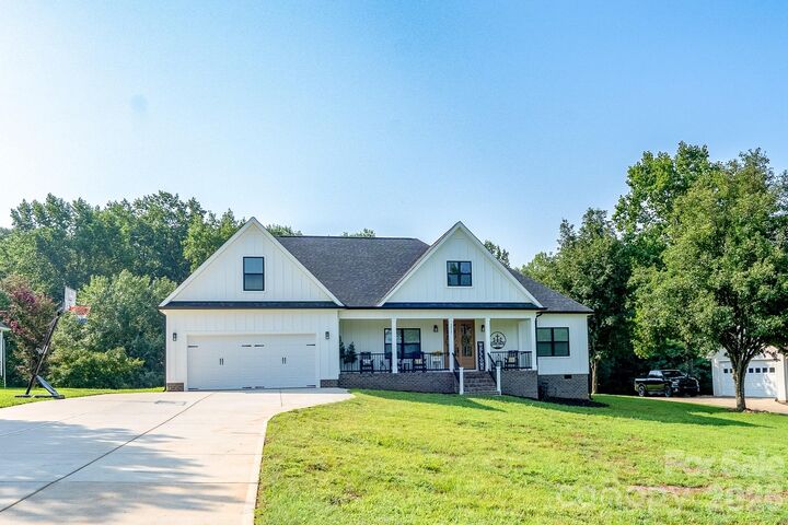 Property Photo:  3012 Cedar Point Drive  NC 28150 