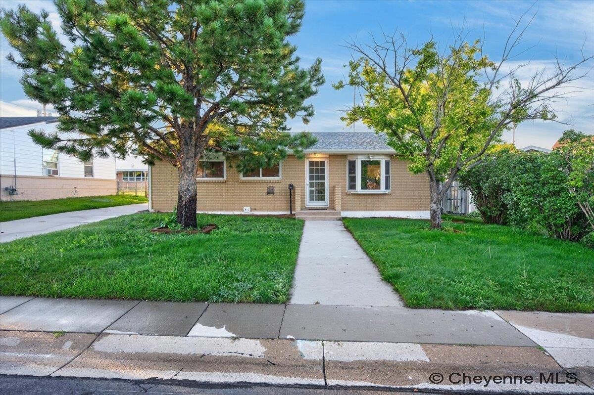 Property Photo: 651 Creighton St WY 82009