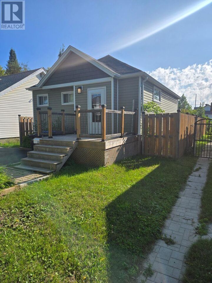 Property Photo: 734 Franklin St S ON P7E 1R9