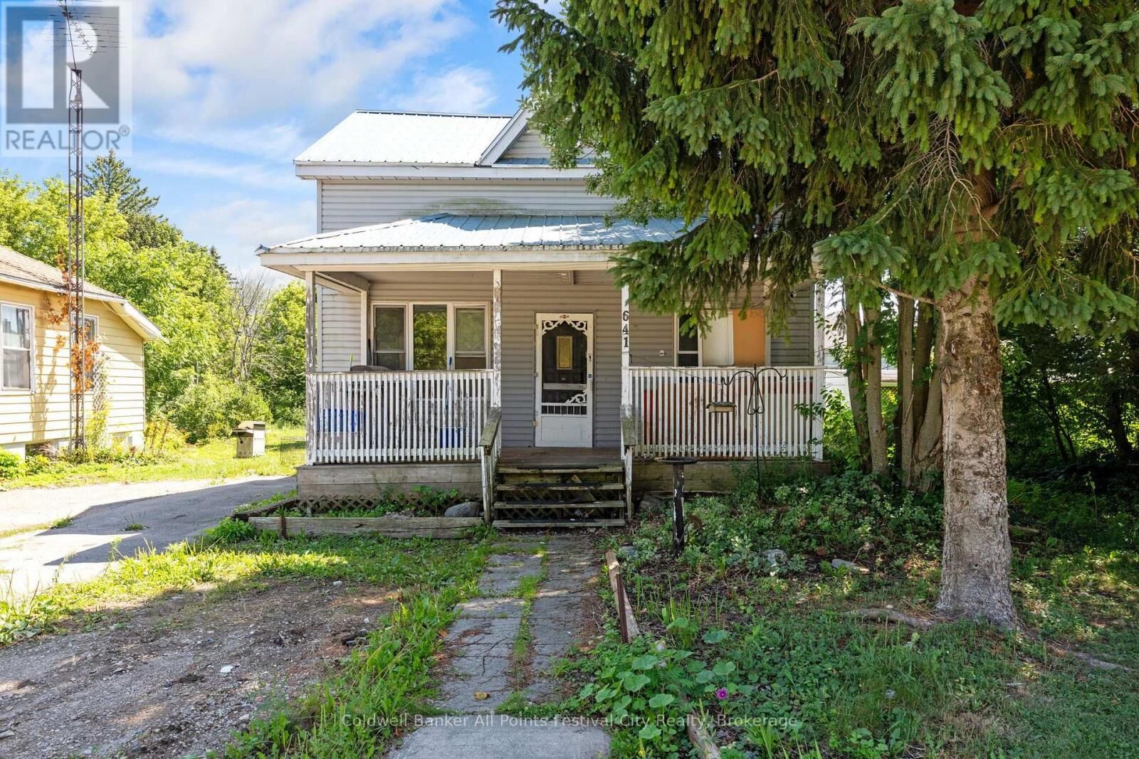 Property Photo: 641 Havelock Street ON N0G 2H0