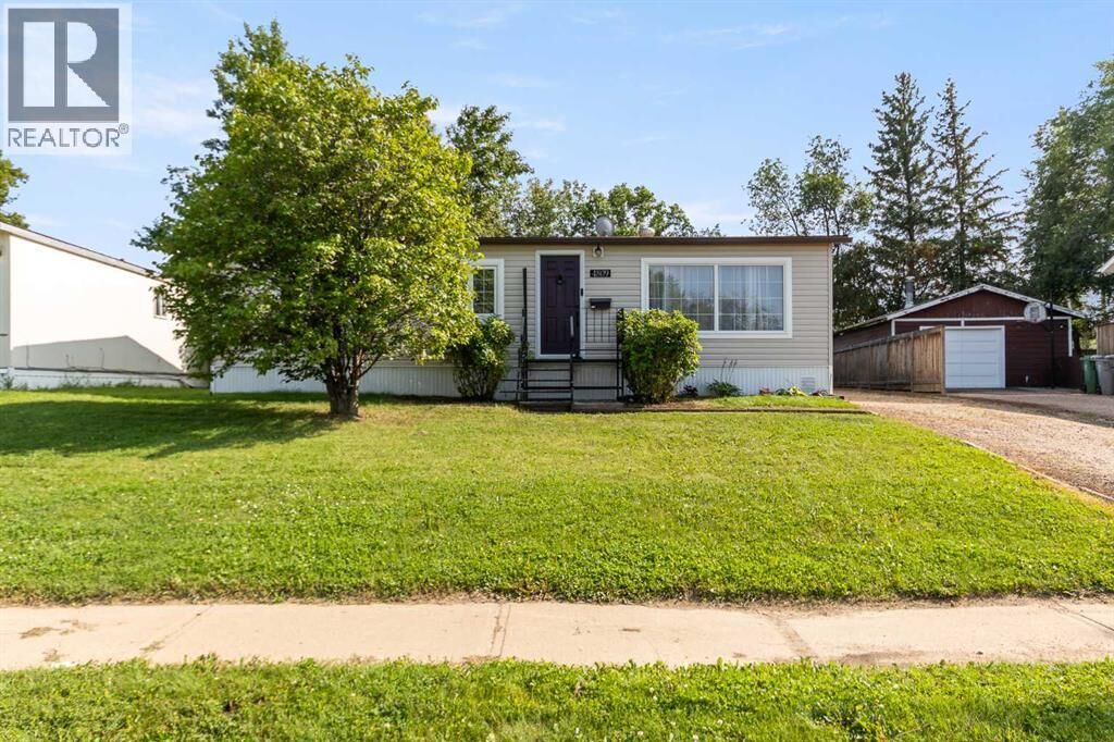 Property Photo:  4809 26 Street  SK S9V 1J1 