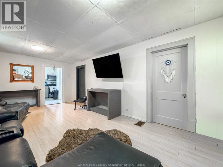 Property Photo: 1037 Howard Avenue ON N9A 1S6