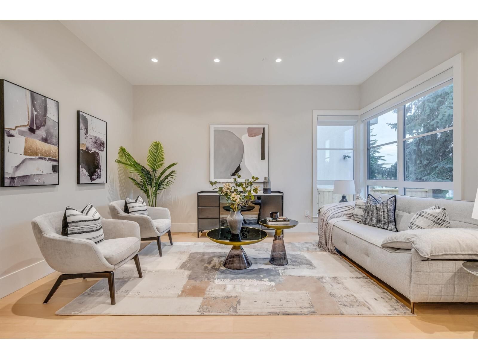 Property Photo:  15387 Pacific Avenue  BC V4B 1R3 