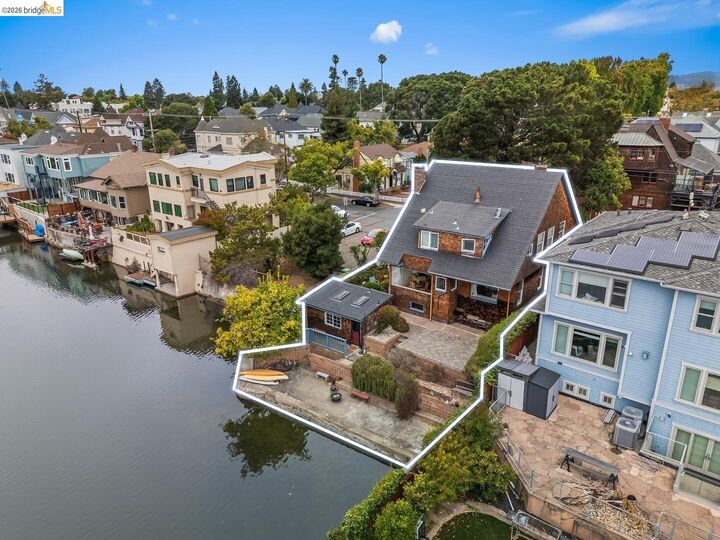 Property Photo:  2000 Clinton Ave  CA 94501 