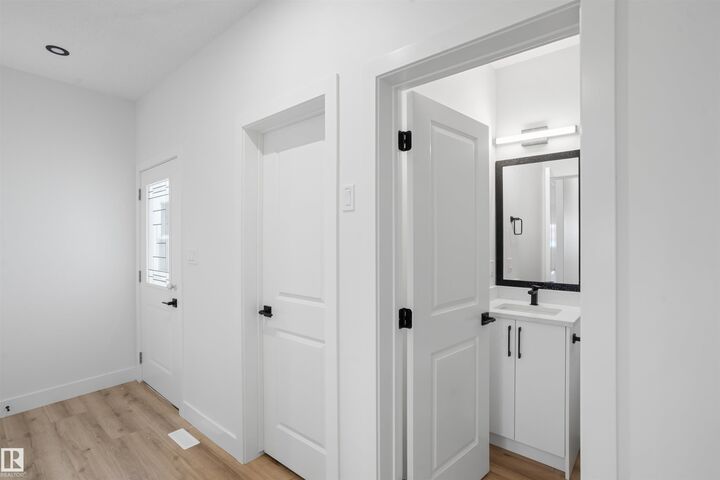 Property Photo:  1798 Crossbill Loop NW  AB T5S 0Y5 