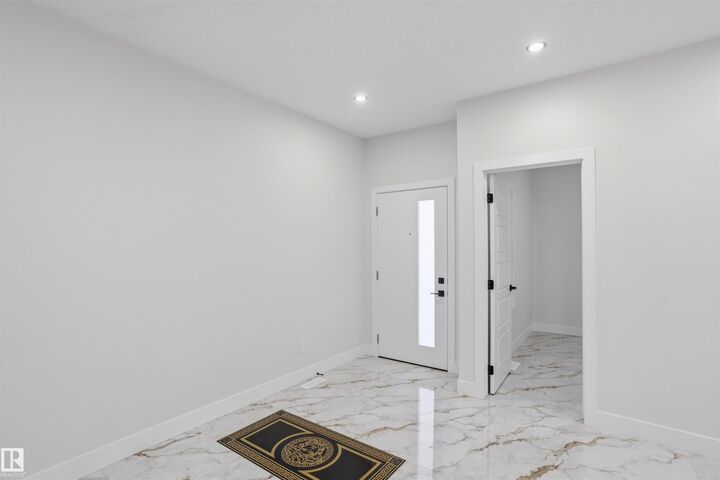 Property Photo:  2318 6A Avenue SW  AB T6X 3E8 