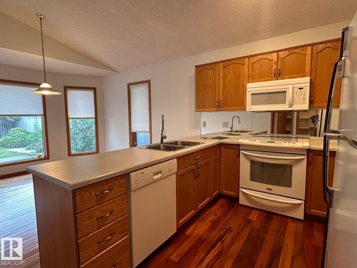 Property Photo:  643 Jenner Cove Cove NW  AB T6L 6S1 