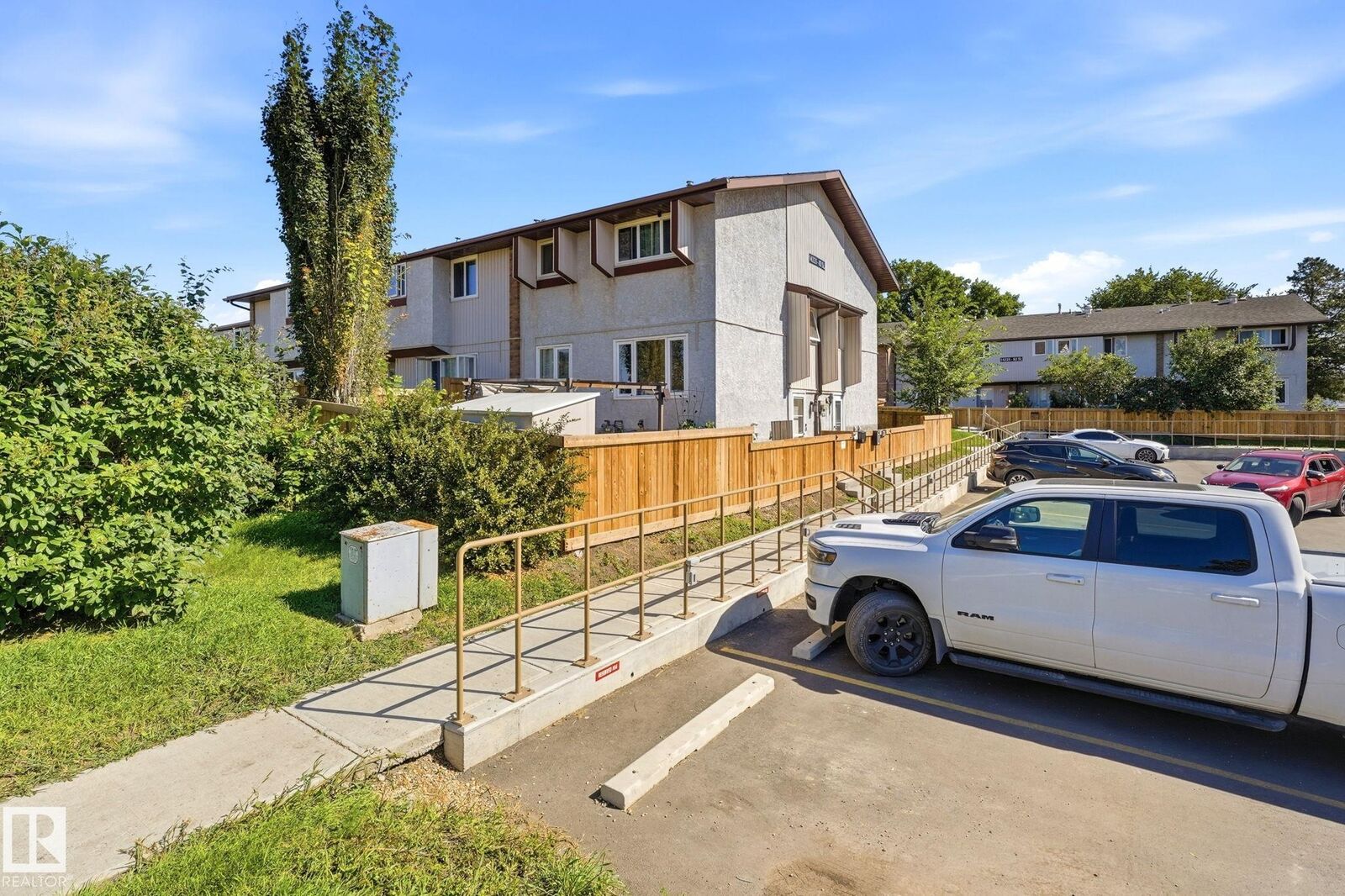 Photo de la propriété:  14235 82 Street NW 1  AB T5E 2V7 