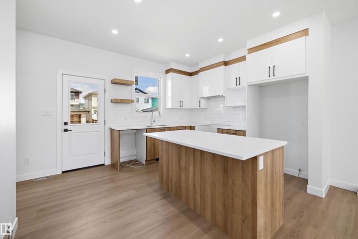 Property Photo:  523 Robinson Boulevard  AB T9E 1P8 