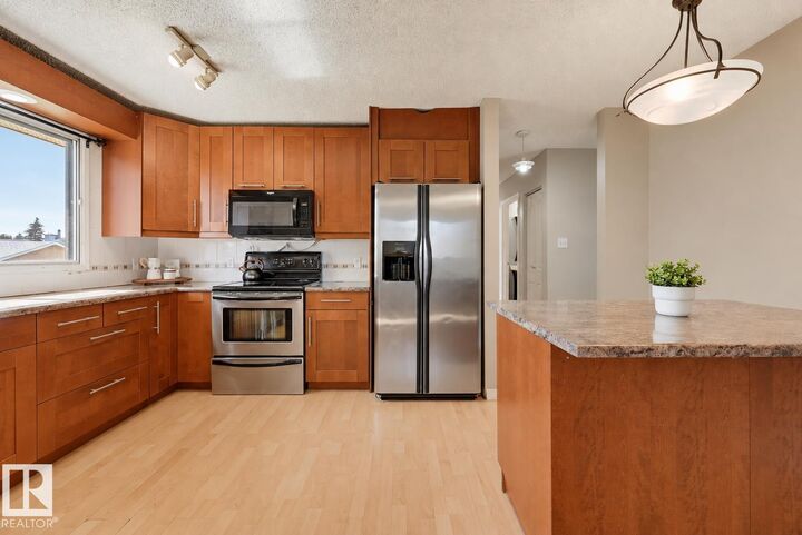 Property Photo: 6768 39 Avenue NW AB T6K 1T8