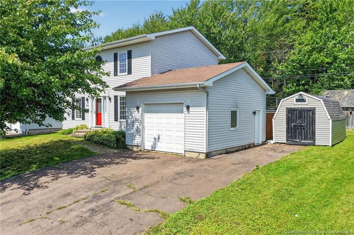 97 Old Oak Crescent — photo 1