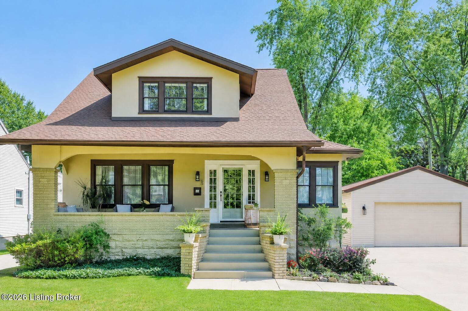Property Photo:  1424 Cardinal Dr  KY 40213 