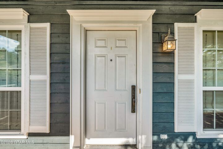 Property Photo:  1064 N Montgomery Street  MS 39759 