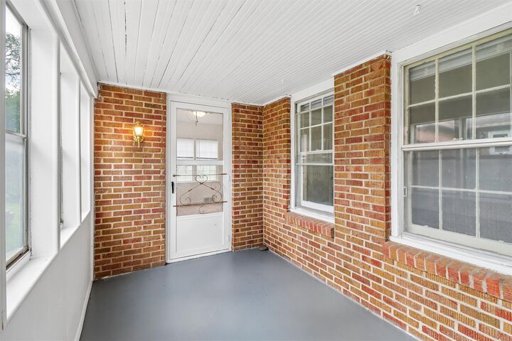 Property Photo: 1350 Merle Hay Road IA 50311
